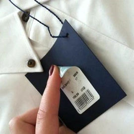 แท็ก RFID ฝังกาวกระดาษ UHF, สติกเกอร์เสื้อผ้าเครื่องแต่งกายป้ายแท็กสำหรับการติดตามเสื้อผ้า