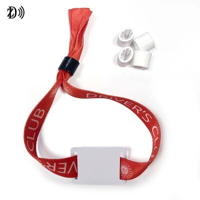 สายรัดข้อมือ NFC แบบใช้แล้วทิ้ง 13.56MHz ชิป S50 RFID สำหรับควบคุมการเข้าถึงงานปาร์ตี้