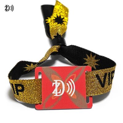 สายรัดข้อมือ NFC แบบใช้แล้วทิ้ง 13.56MHz ชิป S50 RFID สำหรับควบคุมการเข้าถึงงานปาร์ตี้