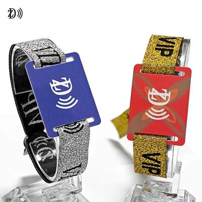 สายรัดข้อมือ NFC แบบใช้แล้วทิ้ง 13.56MHz ชิป S50 RFID สำหรับควบคุมการเข้าถึงงานปาร์ตี้