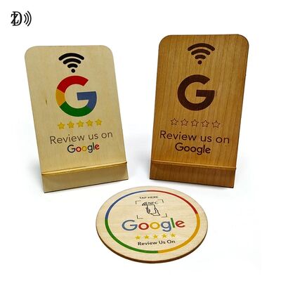 ขาตั้งการ์ดรีวิว Google ไม้ NFC NTAG213 สลักเลเซอร์โลโก้ QR Code แบบกำหนดเอง